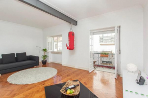 Central 1BD Flat near Lisbon